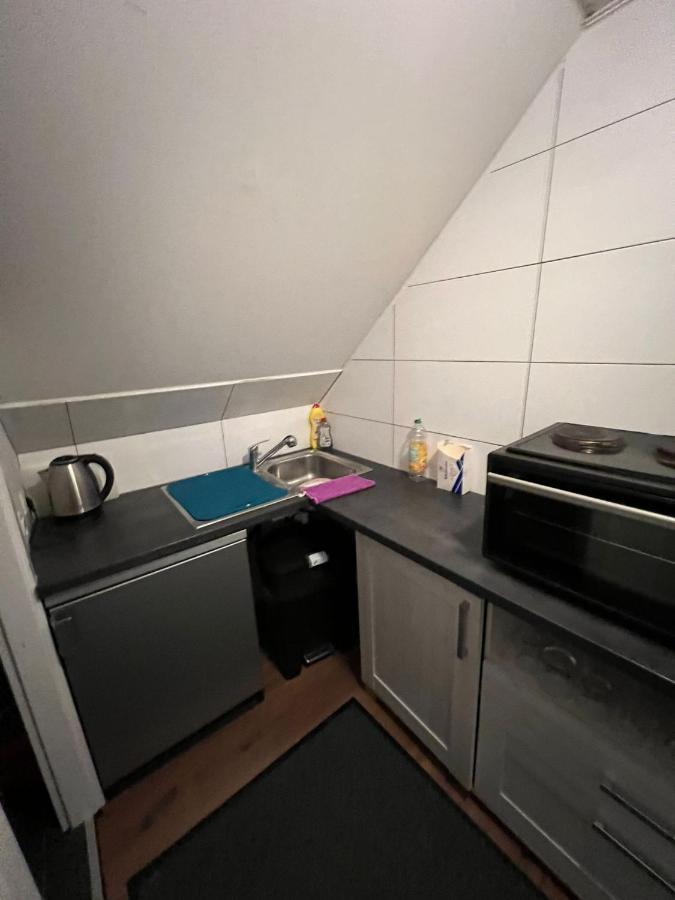 Adam'S Hostel - Self Check-In & Only Private Rooms Dusseldorf Exterior photo