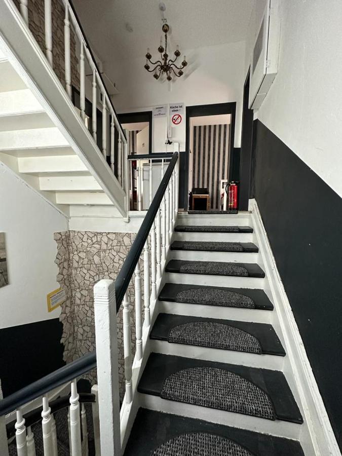 Adam'S Hostel - Self Check-In & Only Private Rooms Dusseldorf Exterior photo