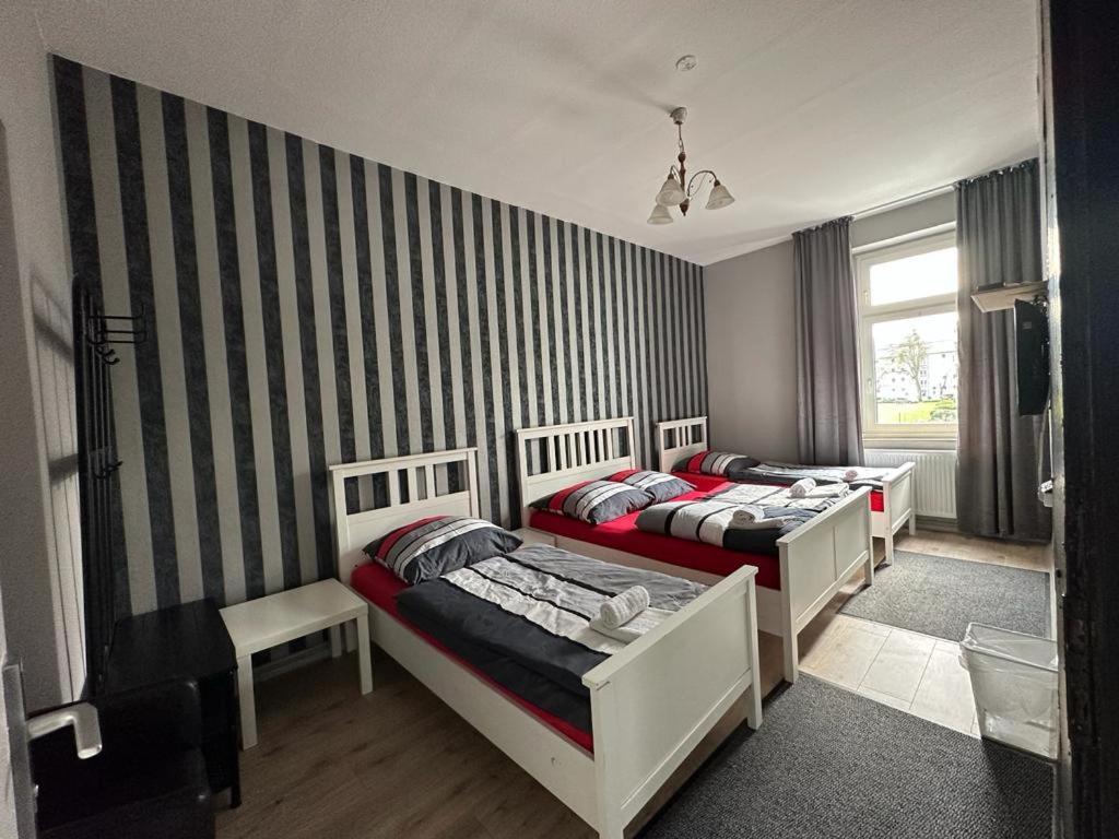 Adam'S Hostel - Self Check-In & Only Private Rooms Dusseldorf Exterior photo