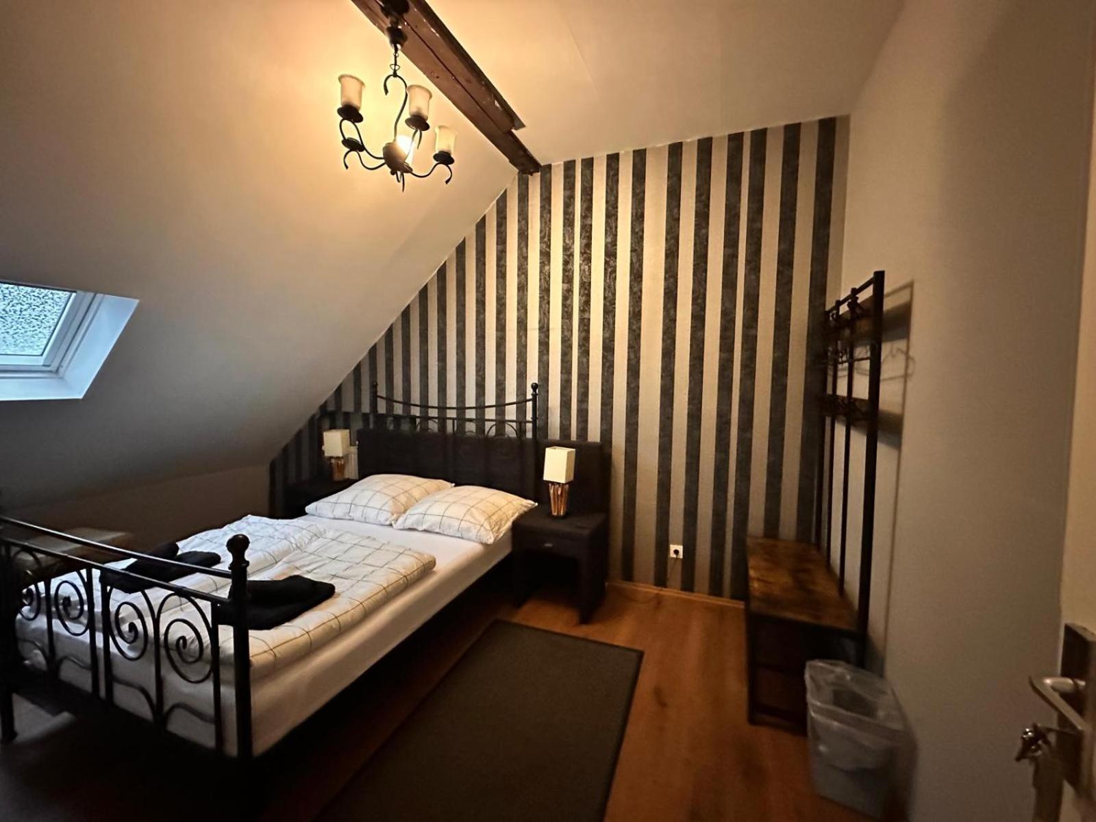 Adam'S Hostel - Self Check-In & Only Private Rooms Dusseldorf Exterior photo