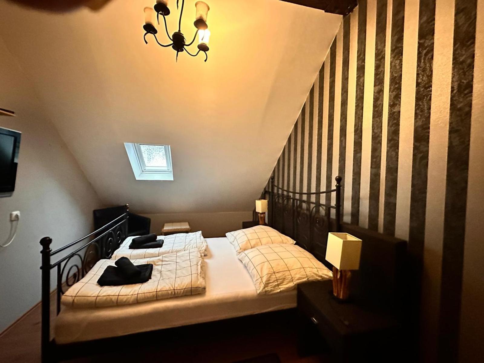 Adam'S Hostel - Self Check-In & Only Private Rooms Dusseldorf Exterior photo